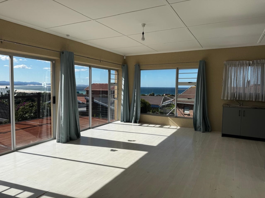 3 Bedroom Property for Sale in Wavecrest Eastern Cape